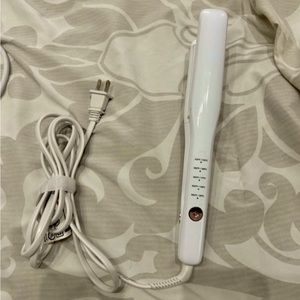 T3 single pass flat iron, 1 inch. Used once. Has teeny tiny tiny teeny chip.